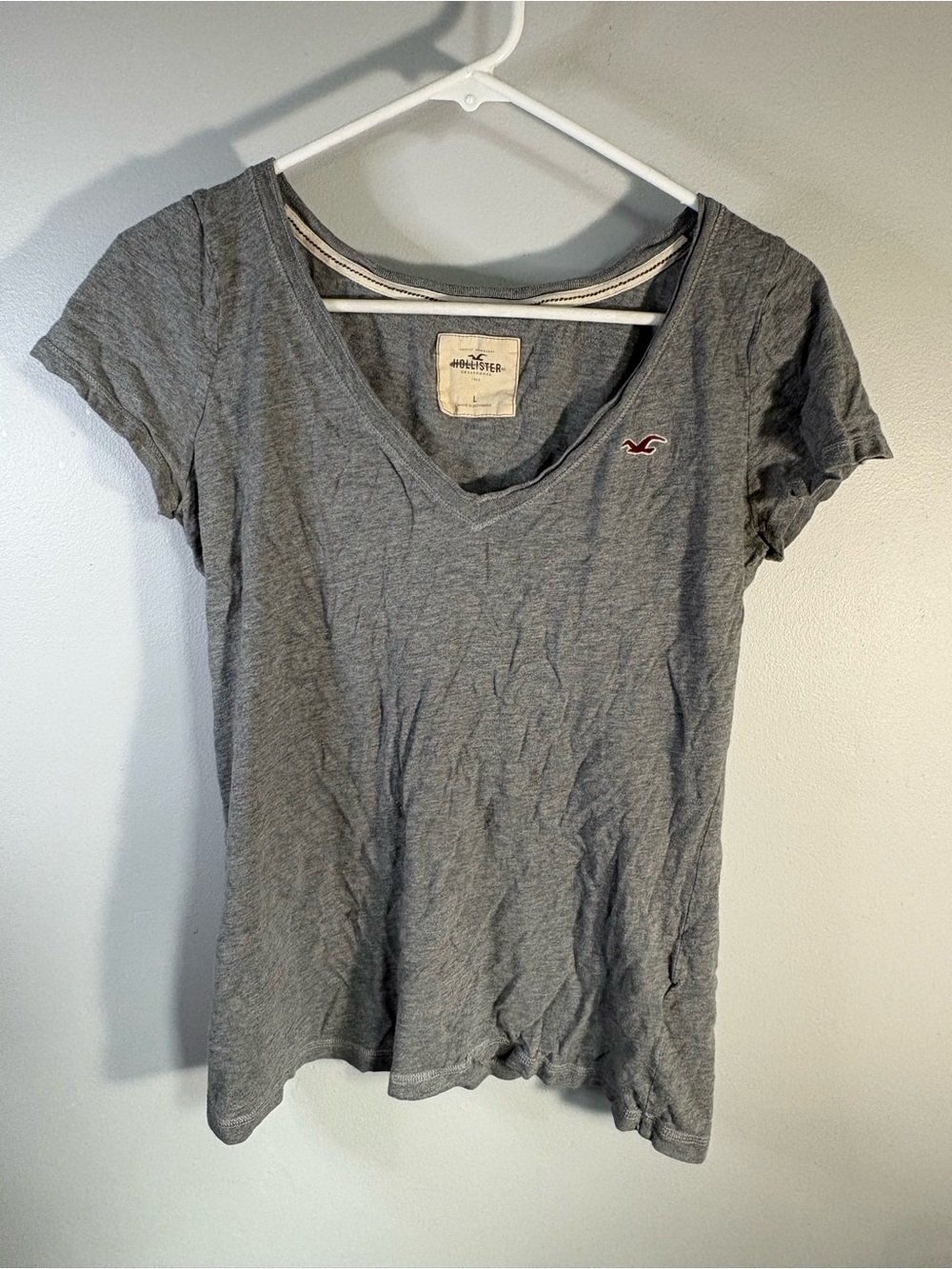 Hollister Women's Heather Gray V-Neck Short Sleeve Tee